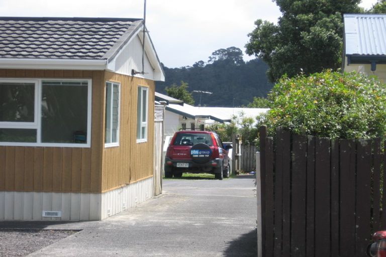 Photo of property in 2/29 Sunnyhaven Avenue, Beach Haven, Auckland, 0626