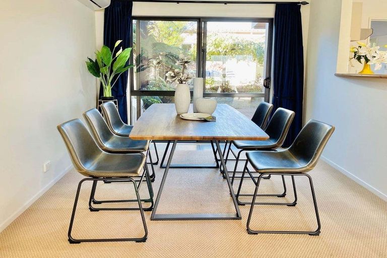 Photo of property in 16 Spalding Rise, Golflands, Auckland, 2013