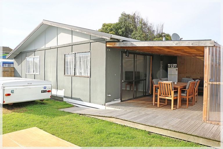 Photo of property in 16a Shortt Street, Foxton Beach, Foxton, 4815