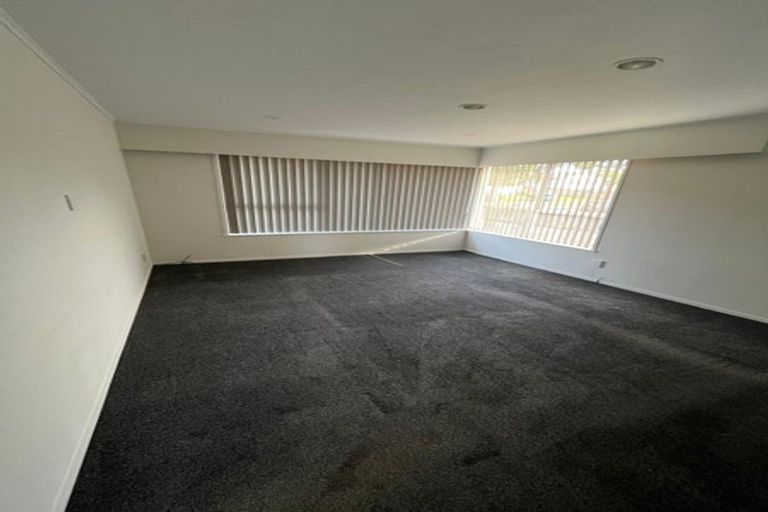 Photo of property in 99 Farquhar Road, Glendene, Auckland, 0602