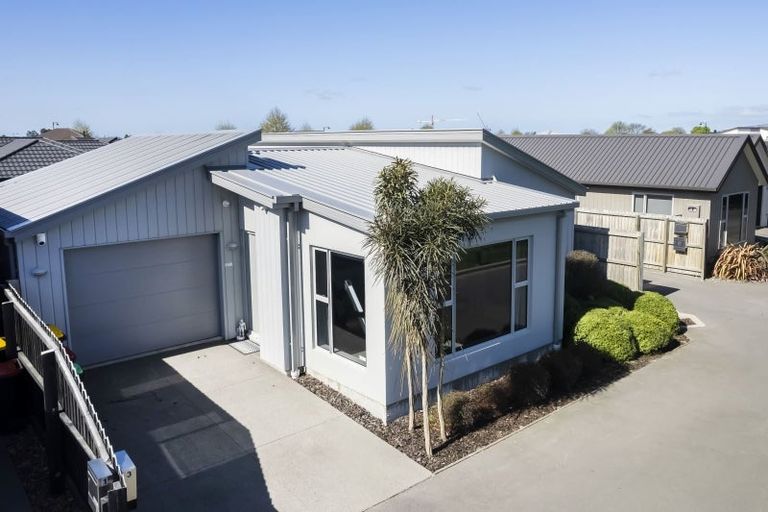 Photo of property in 3 Glenbarr Lane, Broomfield, Christchurch, 8042