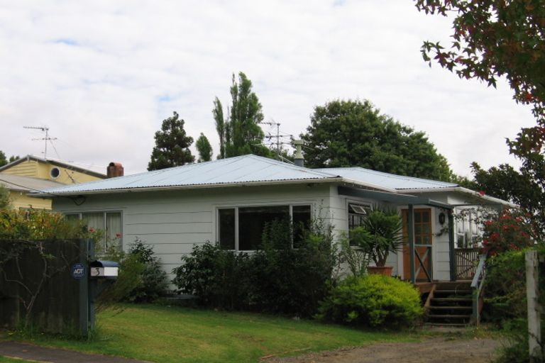 Photo of property in 3 Miro Street, New Lynn, Auckland, 0600