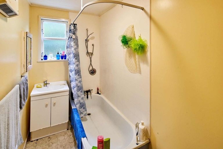 Photo of property in 115 Jamaica Drive, Grenada North, Wellington, 5028