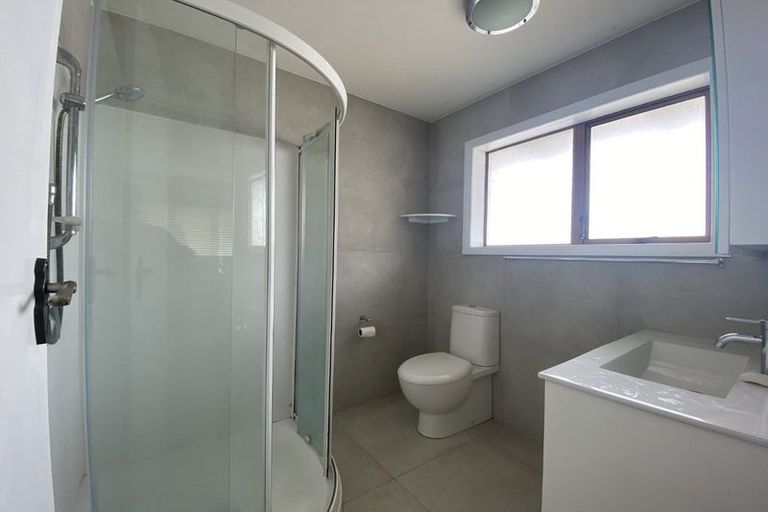 Photo of property in 8 John Downs Drive, Browns Bay, Auckland, 0630