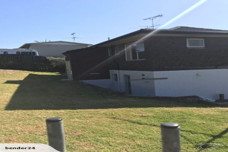 Photo of property in 1/46 John Dee Crescent, Red Beach, 0932