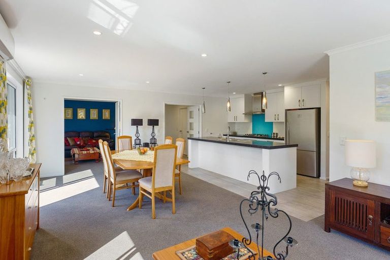 Photo of property in 63 Waipunahau Road, Waikanae, 5036