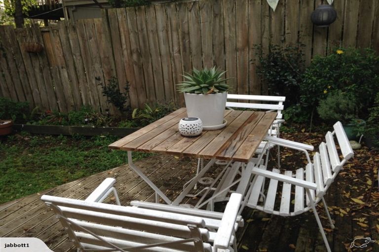 Photo of property in 2/17 Paris Place, Birkenhead, Auckland, 0626