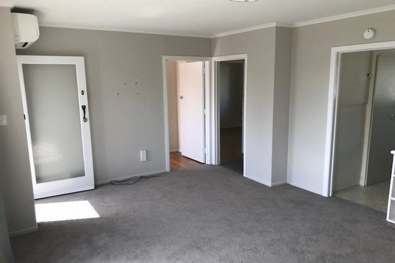 Photo of property in 2/4a Corrella Road, Belmont, Auckland, 0622