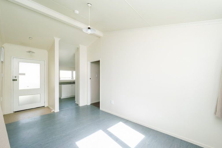 Photo of property in 9 Crewe Crescent, Hokowhitu, Palmerston North, 4410