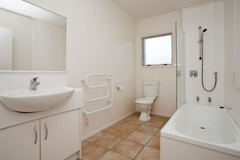 Photo of property in 2/48 Noeleen Street, Glenfield, Auckland, 0629