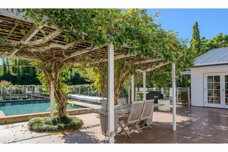 Photo of property in 37 Riverview Road, Kerikeri, 0230