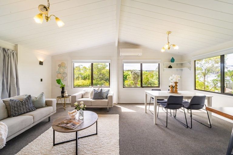 Photo of property in 22 Whitechapel Grove, Stokes Valley, Lower Hutt, 5019