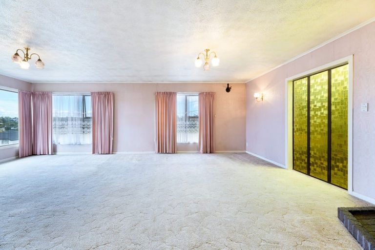 Photo of property in 56 Woodford Avenue, Henderson, Auckland, 0610