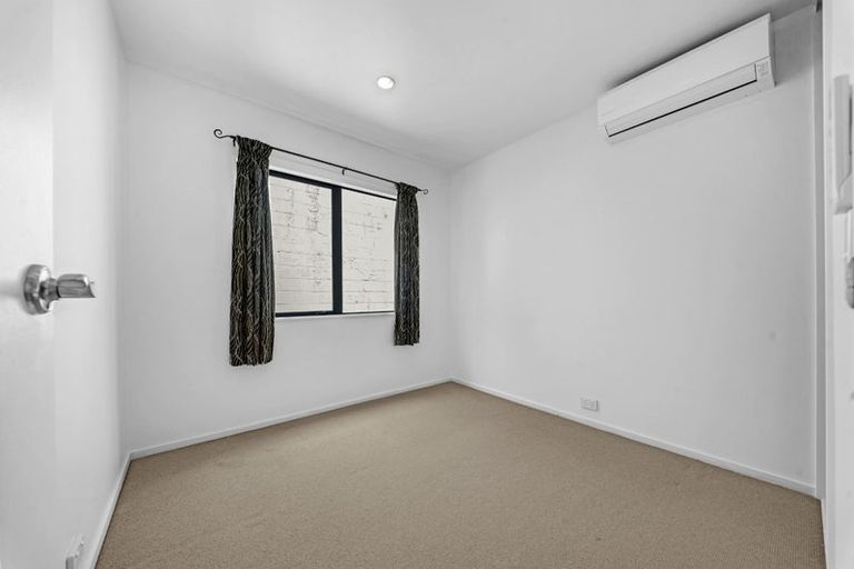 Photo of property in 19 Rakich Place, Henderson, Auckland, 0612