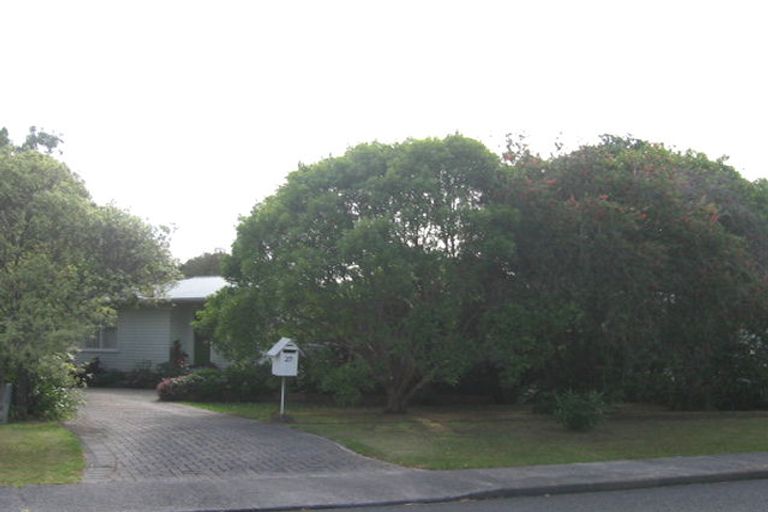 Photo of property in 27 Lynden Avenue, Hillcrest, Auckland, 0627