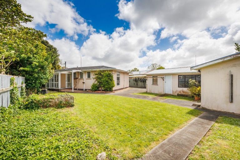 Photo of property in 53 Ruamahanga Crescent, Terrace End, Palmerston North, 4410