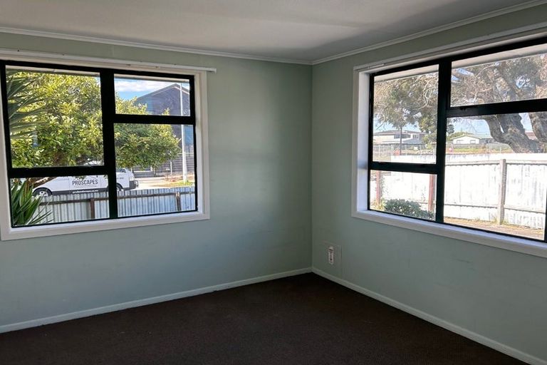 Photo of property in 39 Mayflower Close, Mangere East, Auckland, 2024