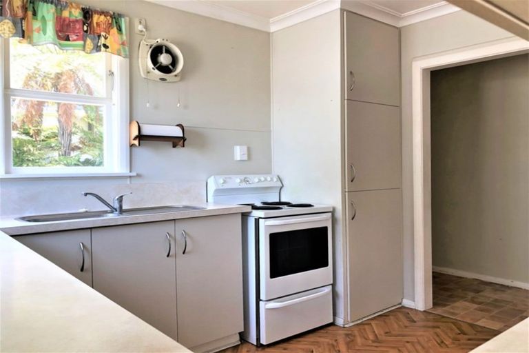 Photo of property in 27 Saint Annes Street, Levin, 5510