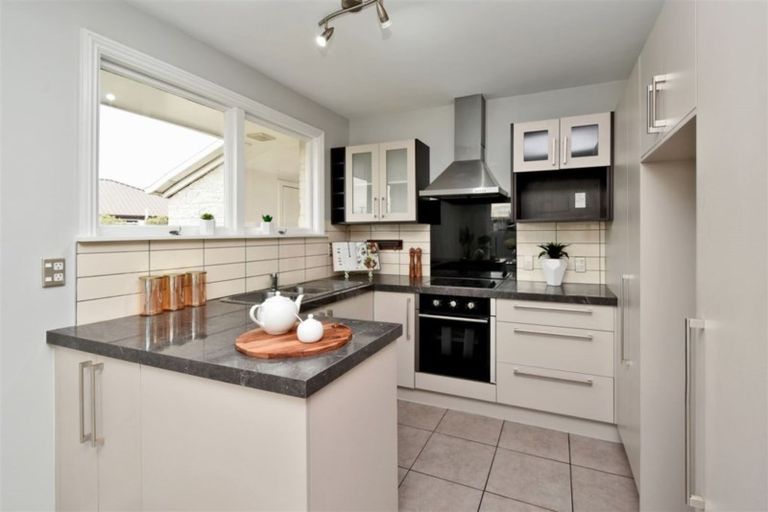 Photo of property in 33 Parnwell Street, Burwood, Christchurch, 8083