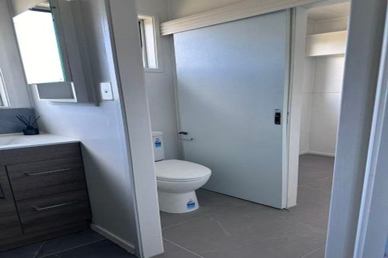 Photo of property in 13 Spinella Drive, Bayview, Auckland, 0629