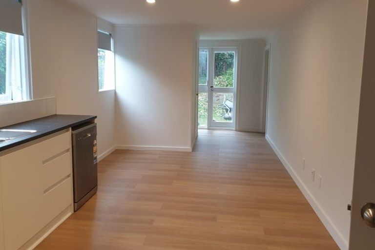 Photo of property in 14 Easton Park Parade, Glenfield, Auckland, 0629