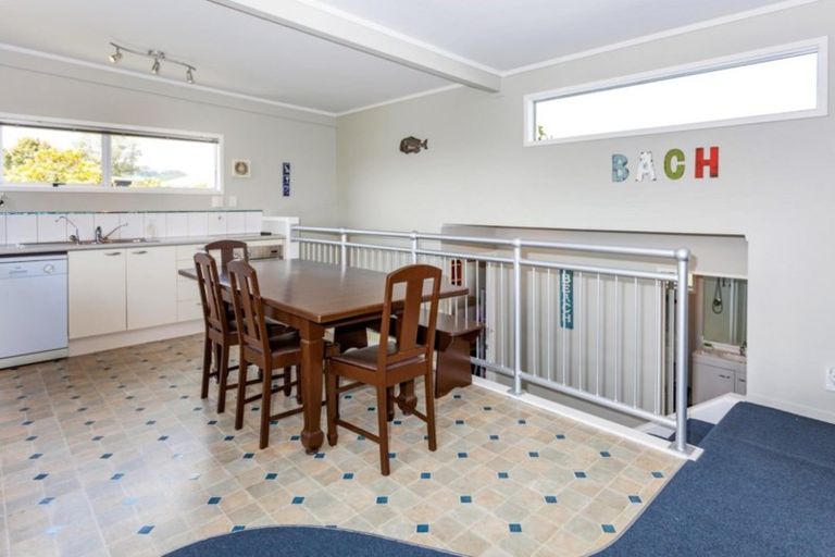 Photo of property in 15 Hicks Place, Cooks Beach, Whitianga, 3591