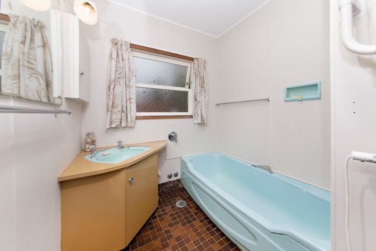 Photo of property in 49 Eskdale Road, Birkdale, Auckland, 0626