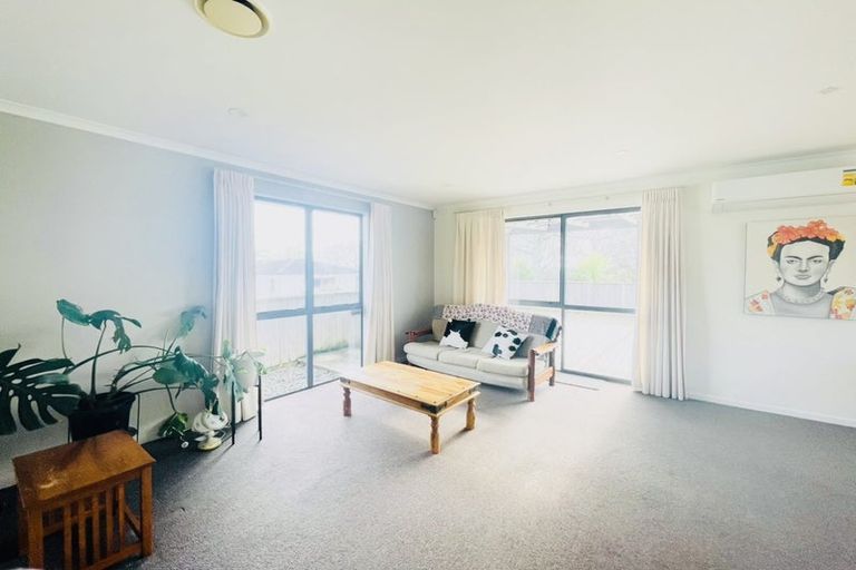 Photo of property in 70a Hobsonville Road, West Harbour, Auckland, 0618