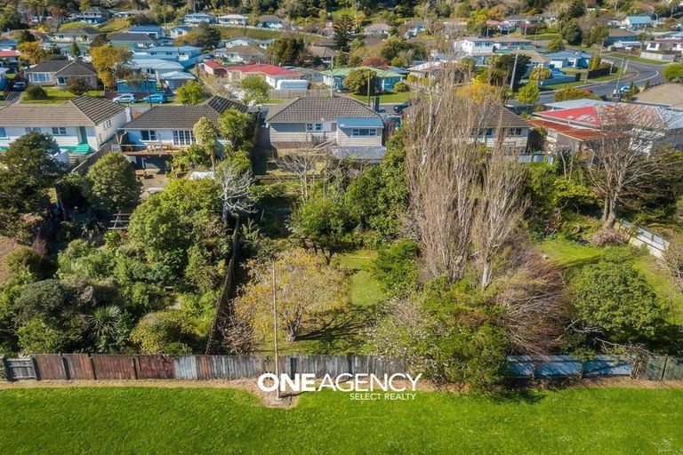 Photo of property in 90 Wood Street, Wainuiomata, Lower Hutt, 5014