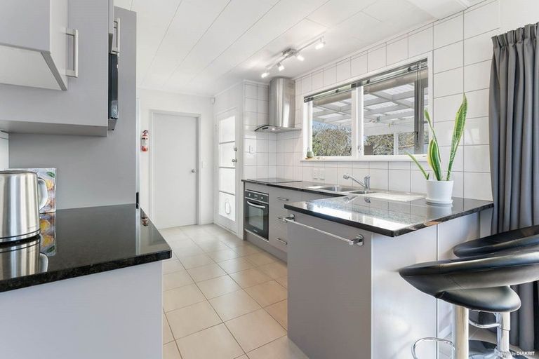 Photo of property in 28 Fairdale Avenue, Red Hill, Papakura, 2110