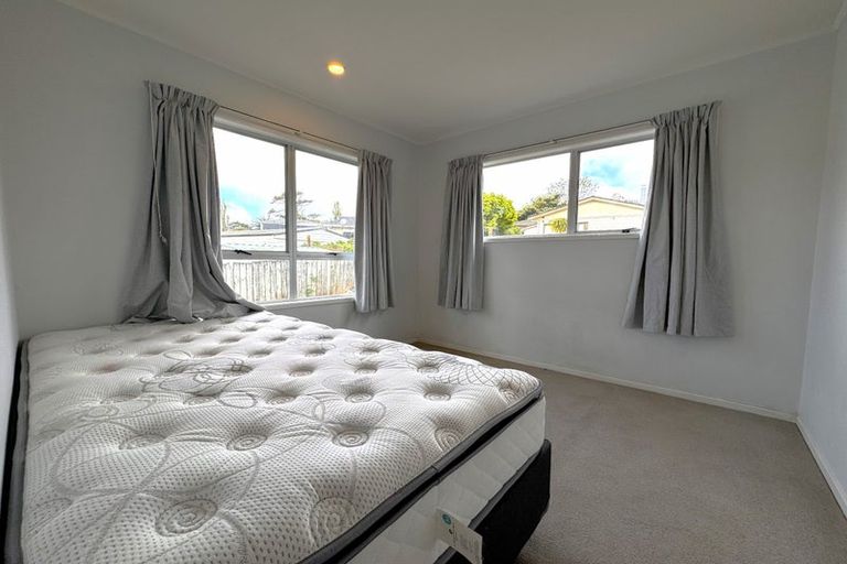Photo of property in 20 Camphora Place, Ranui, Auckland, 0612