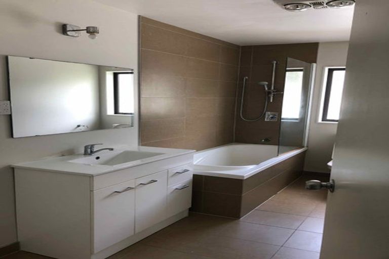 Photo of property in 46b Brains Road, Kelston, Auckland, 0602