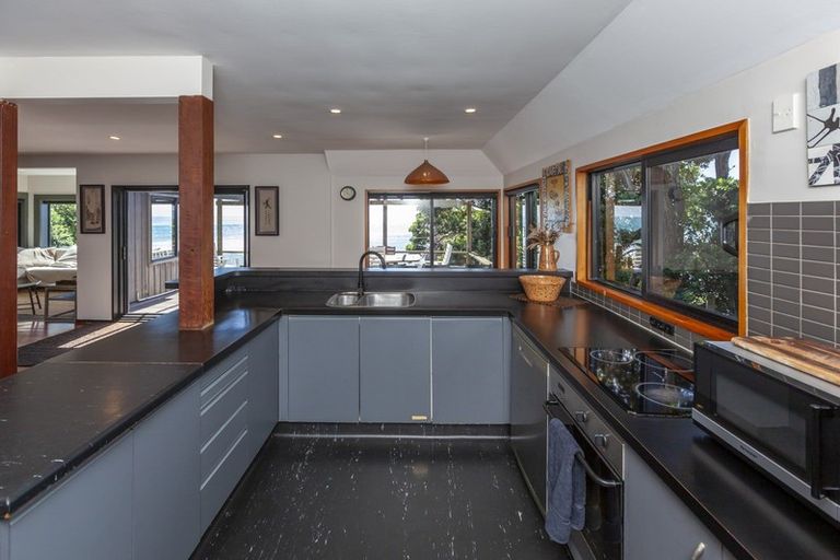 Photo of property in 84 Ames Street, Paekakariki, 5034