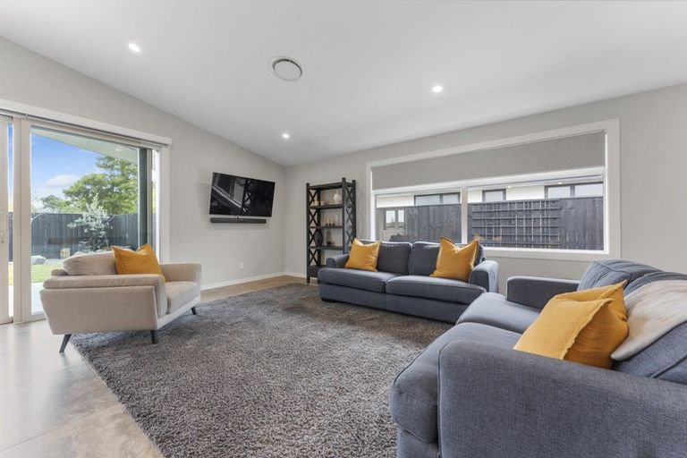 Photo of property in 16 Ivy Lane, Kelvin Grove, Palmerston North, 4414