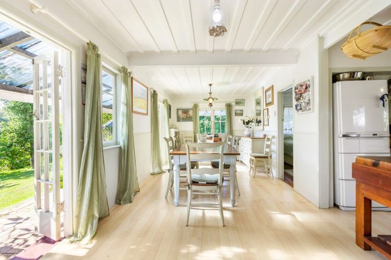 Photo of property in 98 Hanham Road, Kumeu, 0891