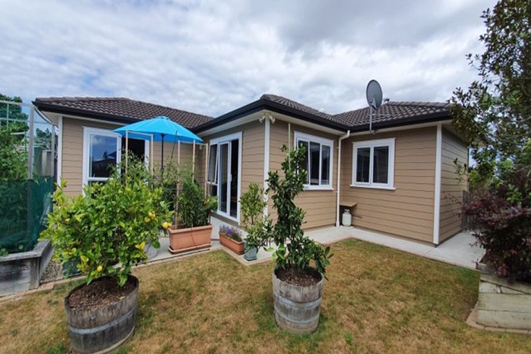 Photo of property in 10 Nirmal Place, Sunnyvale, Auckland, 0612
