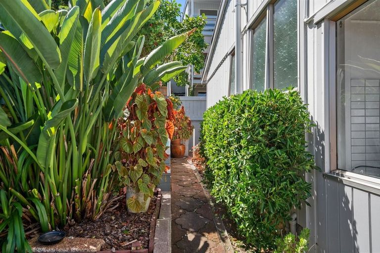 Photo of property in 9/66 Victoria Road, Devonport, Auckland, 0624
