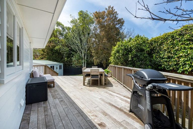 Photo of property in 27 Lynden Avenue, Hillcrest, Auckland, 0627