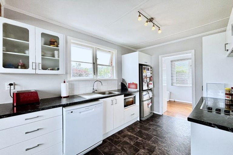 Photo of property in 179 Waddington Drive, Naenae, Lower Hutt, 5011