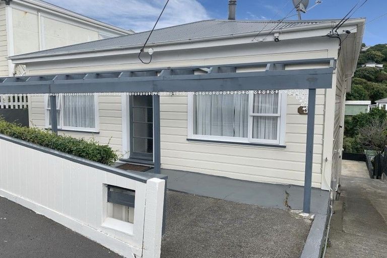 Photo of property in 26 Tanera Crescent, Brooklyn, Wellington, 6021