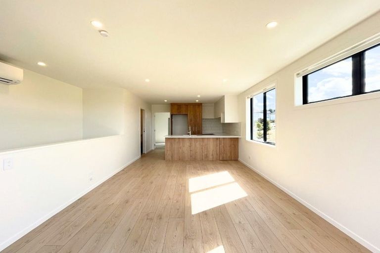 Photo of property in 1/23 Makomako Drive, Orewa, 0931