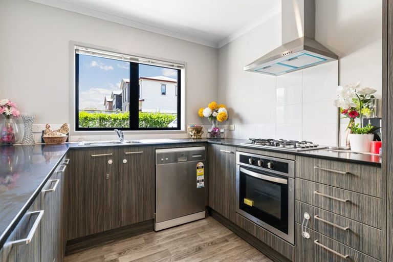 Photo of property in 24 Tutuwhatu Crescent, Weymouth, Auckland, 2103