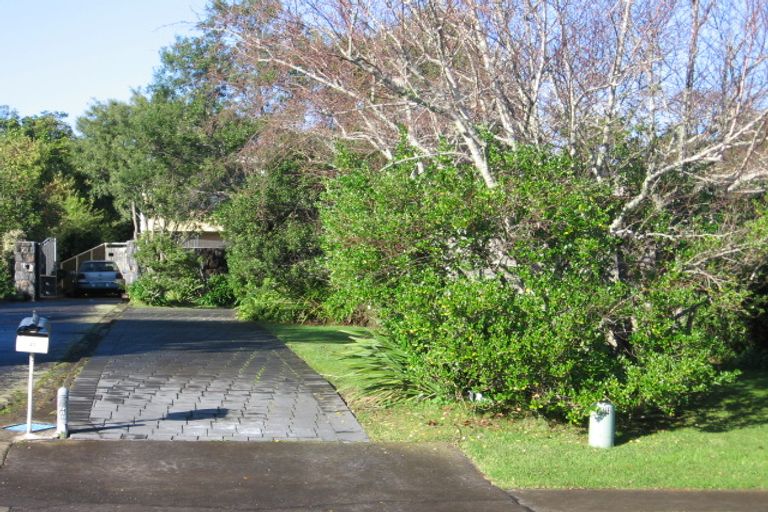 Photo of property in 20 Fielding Crescent, Farm Cove, Auckland, 2012