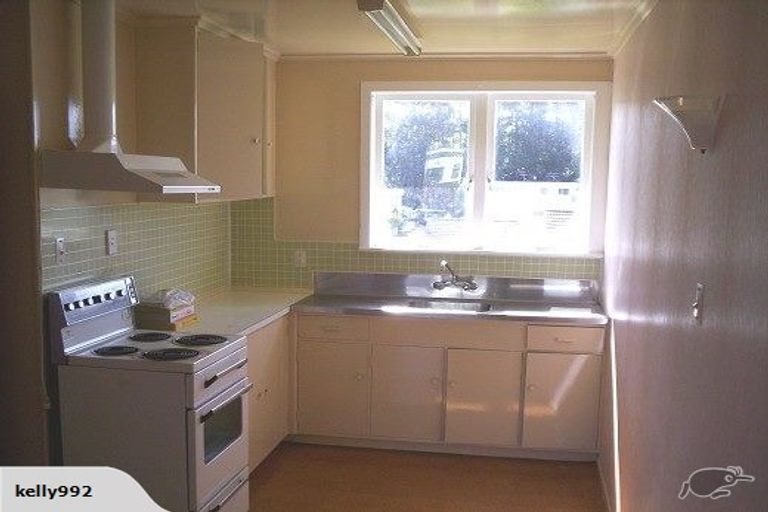 Photo of property in 26 Eastglen Road, Glen Eden, Auckland, 0602