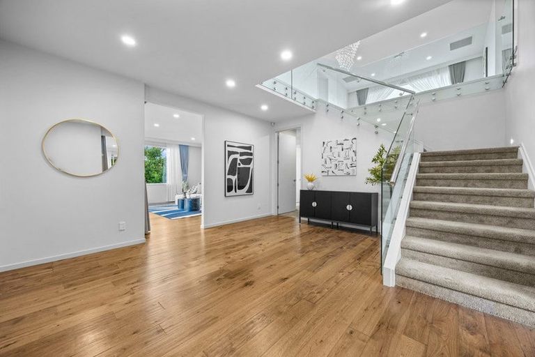 Photo of property in 4b Hilton Close, Fairview Heights, Auckland, 0632