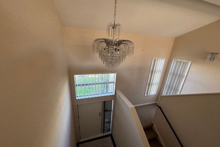 Photo of property in 2 Oakhurst Avenue, Flat Bush, Auckland, 2019