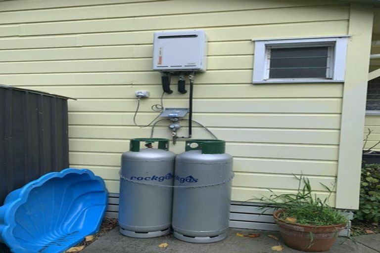 Photo of property in 1 Frood Street, Bulls, 4818