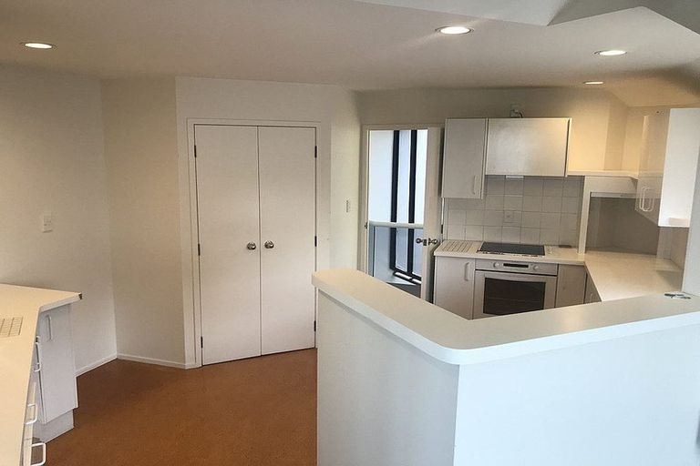 Photo of property in 1/19 Beach Road, Castor Bay, Auckland, 0620