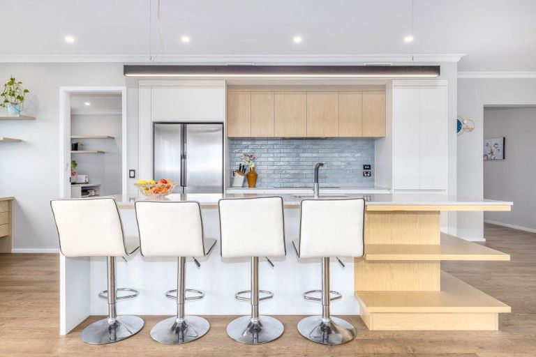 Photo of property in 4 Rotorua Grove, Aotea, Porirua, 5024