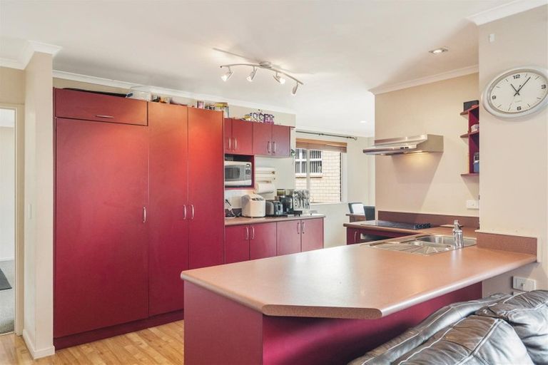 Photo of property in 2/39 Marriott Road, Pakuranga, Auckland, 2010